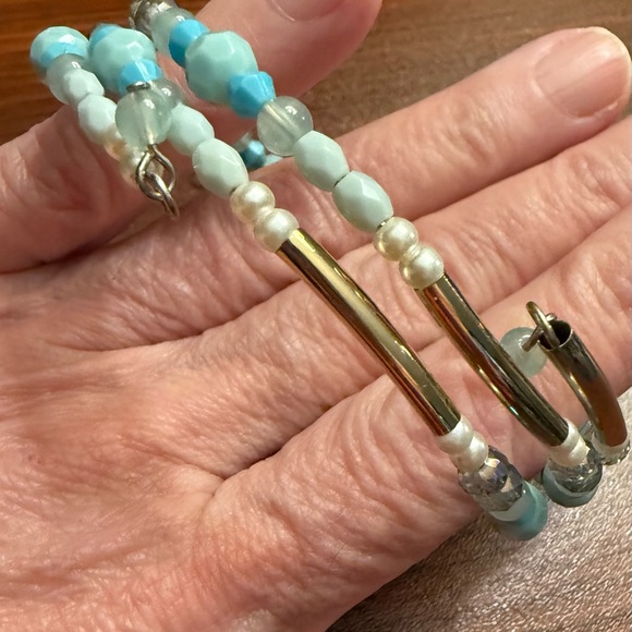 Avon Gold and Blue Multi-Bead Bracelet - Picture 3 of 3